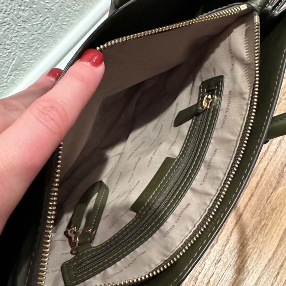 Michael Kors tote - Picture 4 of 9